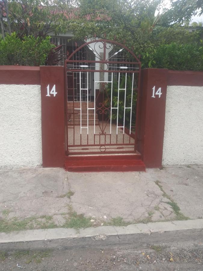 15 Min From The Airport In Kingston Jamaica Apartment ภายนอก รูปภาพ